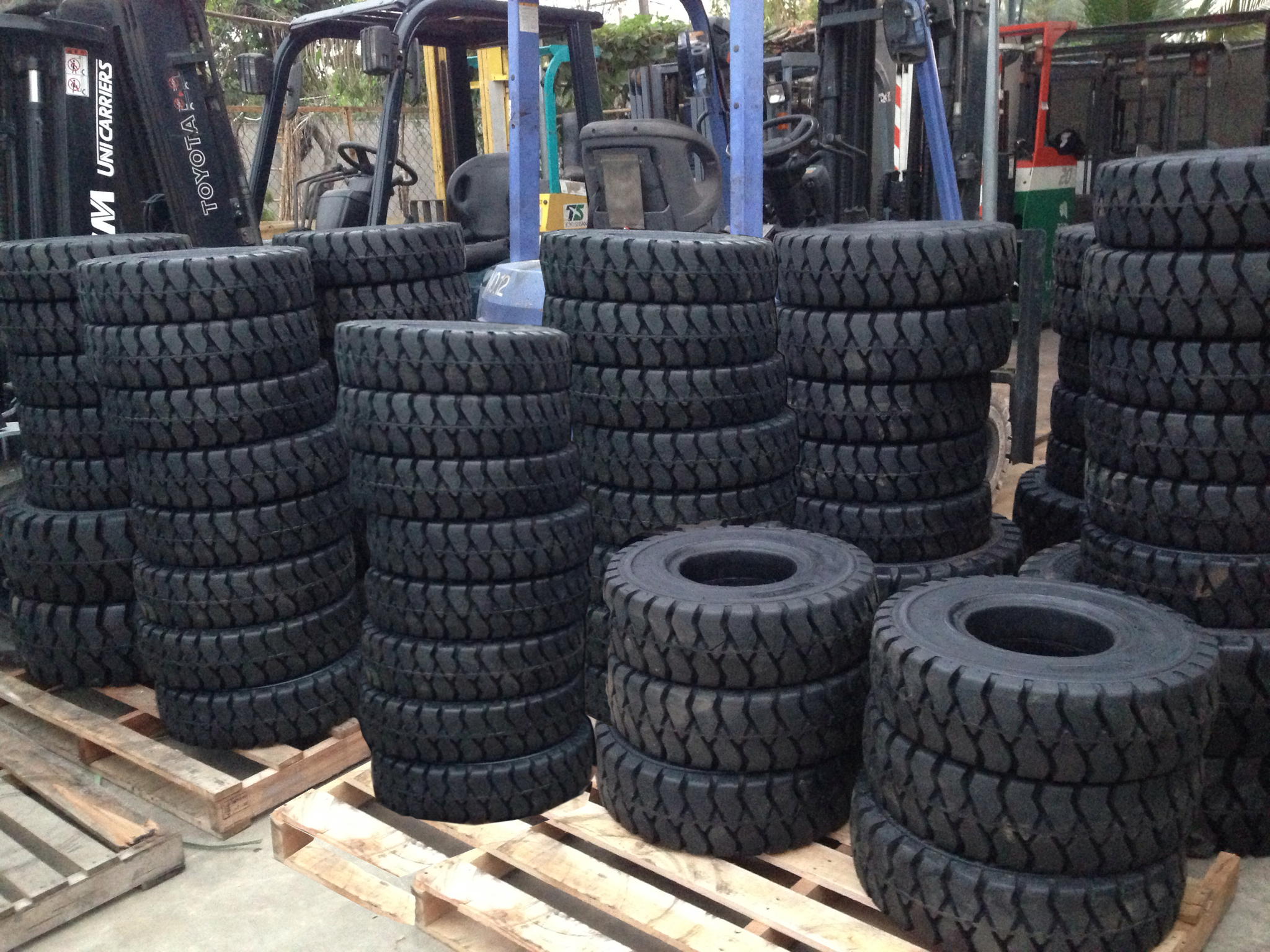 banh dac xe nang chinh hang.jpg (1.98 MB)